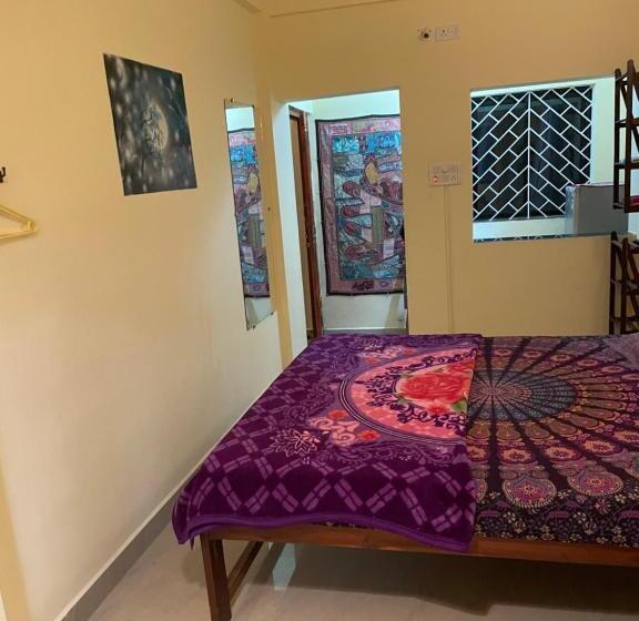 پانسیون No Name Guesthouse