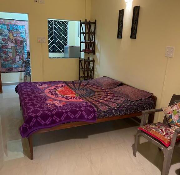 پانسیون No Name Guesthouse