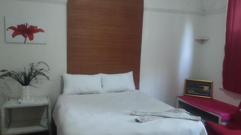 23 Whitaker Maboneng Hotelstyle