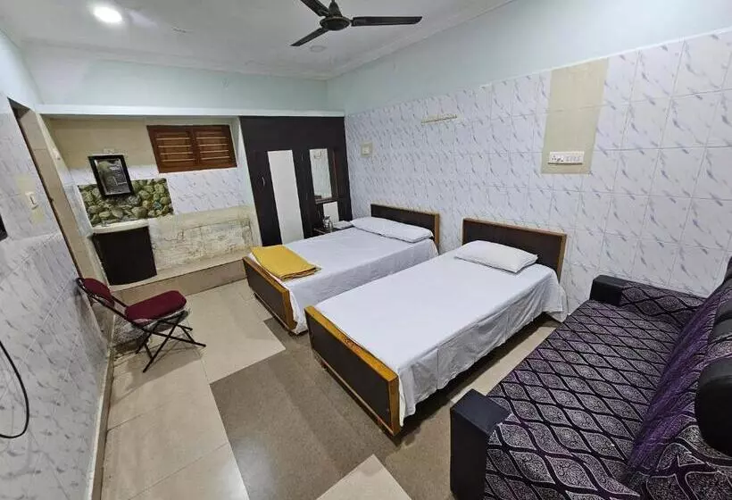 ホテル Arunachala Guest House