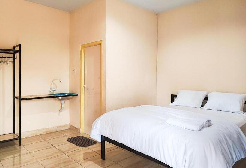 Otel Reddoorz Syariah Near Terminal Alam Barajo Jambi