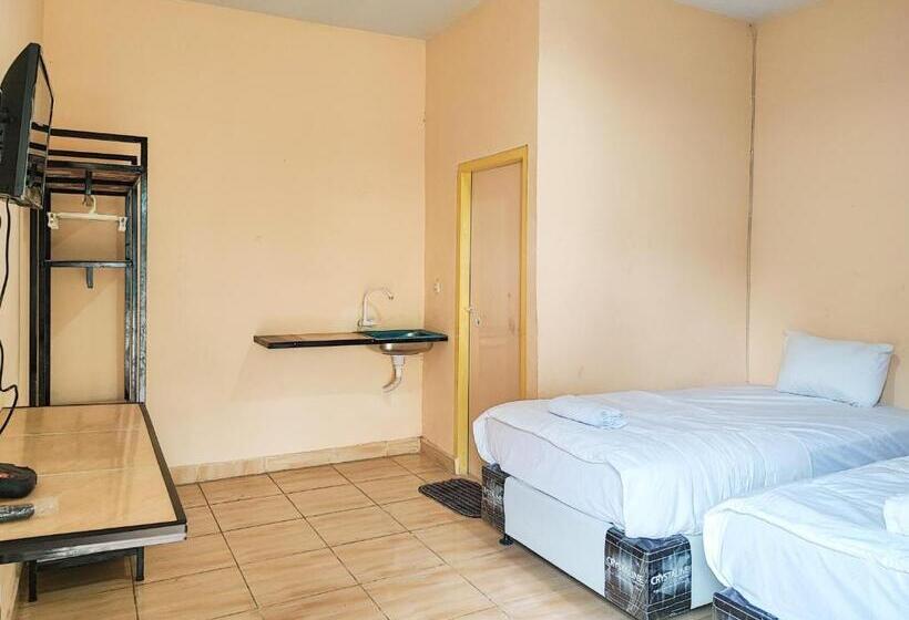 Otel Reddoorz Syariah Near Terminal Alam Barajo Jambi