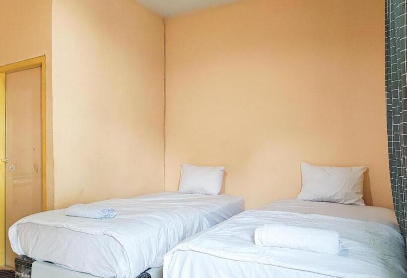 Otel Reddoorz Syariah Near Terminal Alam Barajo Jambi