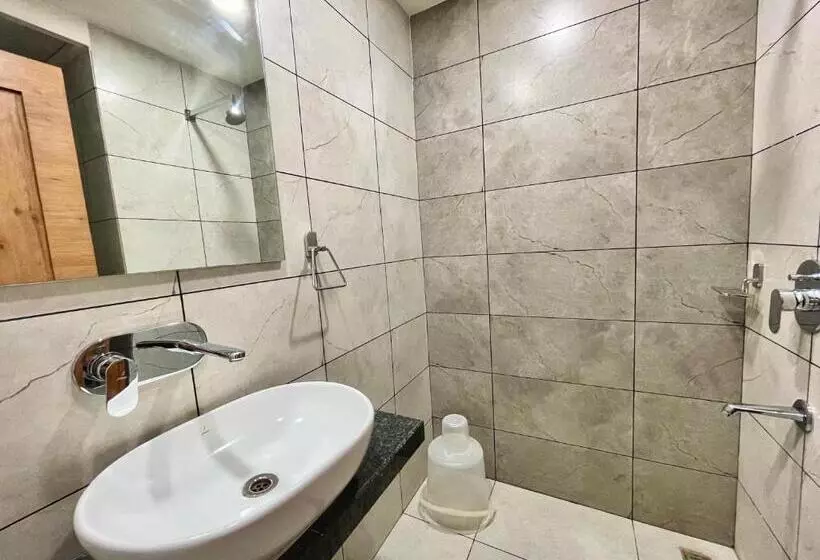 ホテル Rockbay ! Puri, Swimming Pool Lift And Parking Facility Near Sea Beach & Temple Breakfast Included