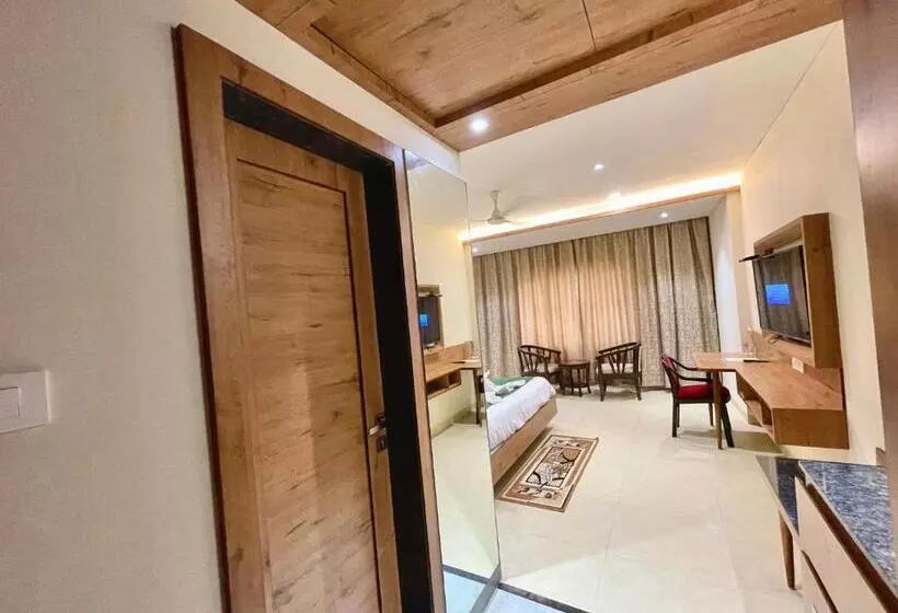 ホテル Rockbay ! Puri, Swimming Pool Lift And Parking Facility Near Sea Beach & Temple Breakfast Included