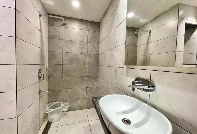 ホテル Rockbay ! Puri, Swimming Pool Lift And Parking Facility Near Sea Beach & Temple Breakfast Included