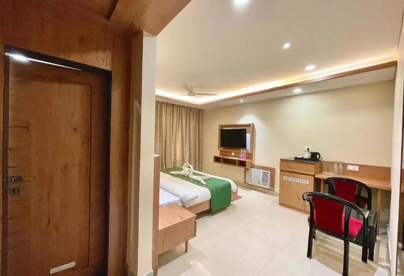 ホテル Rockbay ! Puri, Swimming Pool Lift And Parking Facility Near Sea Beach & Temple Breakfast Included