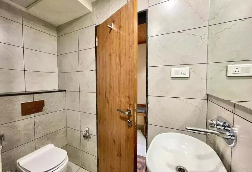 ホテル Rockbay ! Puri, Swimming Pool Lift And Parking Facility Near Sea Beach & Temple Breakfast Included