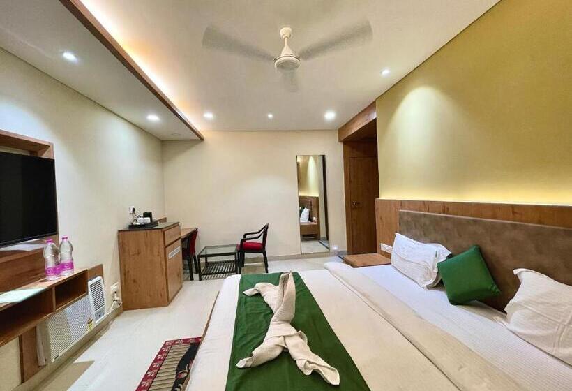 Hotel Rockbay ! Puri, Swimming Pool Lift And Parking Facility Near Sea Beach & Temple Breakfast Included