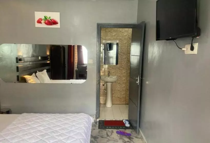 هتل Sunrise Center Bonapriso   101