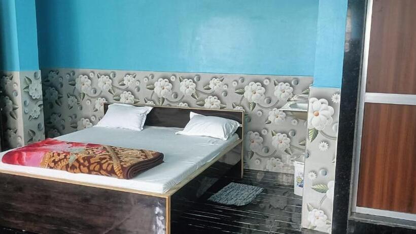 New Hotel Gautam Lodging & Fooding