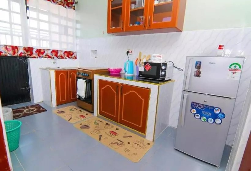 پانسیون Cherry Vasha Homes