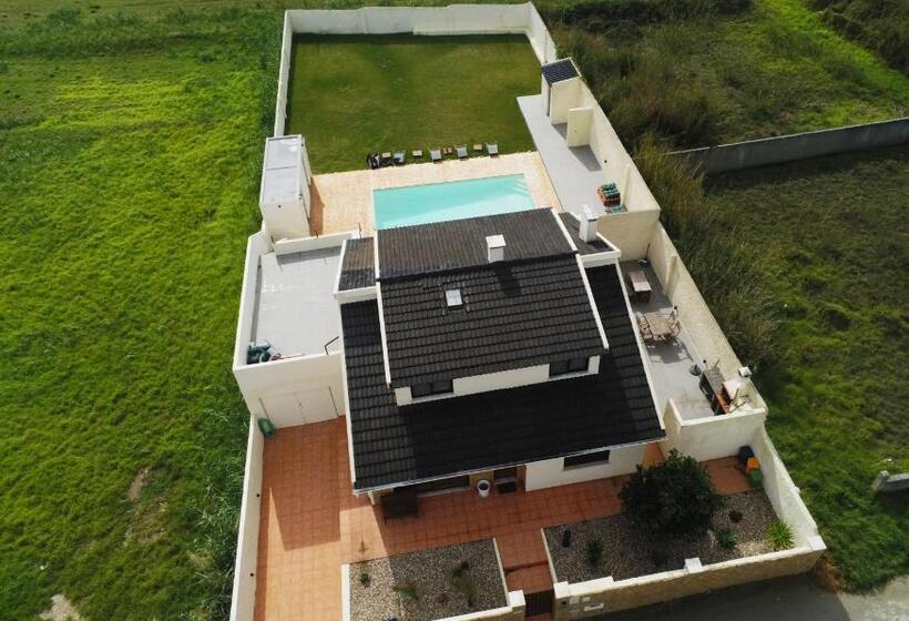 پانسیون Palmeiras Beach House Santa Cruz