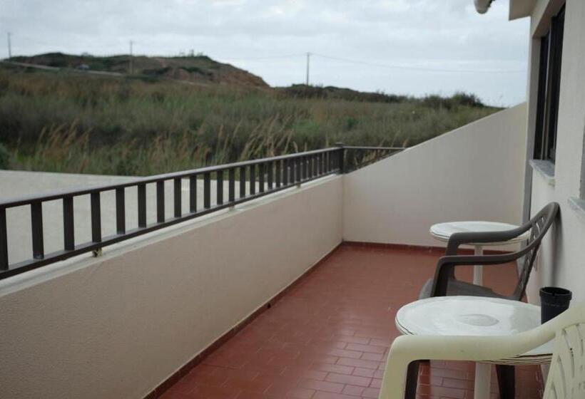 پانسیون Palmeiras Beach House Santa Cruz