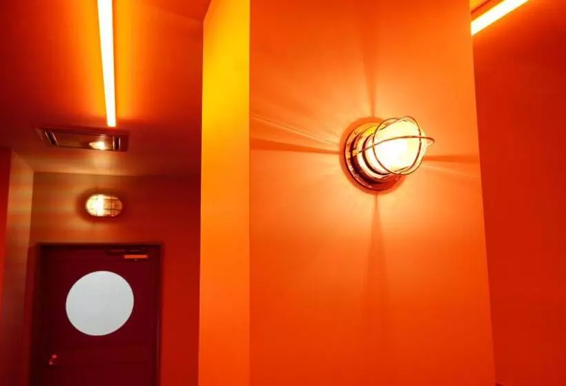 Majatalo Red Submarine