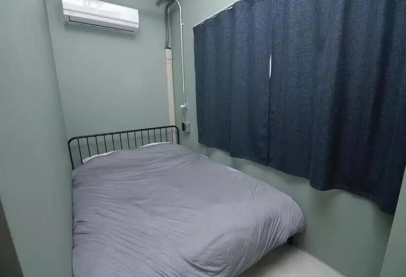 Majatalo Red Submarine