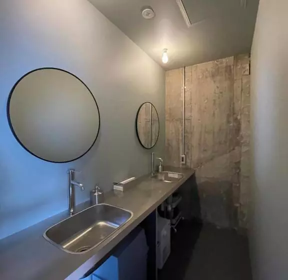 Majatalo Red Submarine