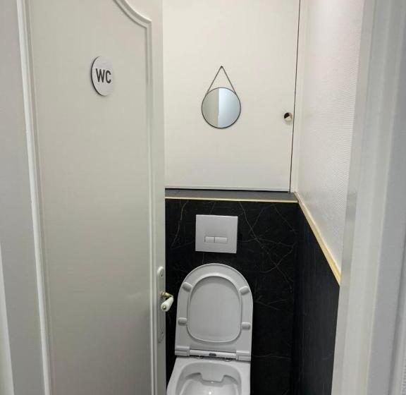 Nocleg ze śniadaniem Chambre Privée Face Arrêt De Tram Proche Métro 5 Pablo Picasso, Chambres Individuelles , La Cuisine