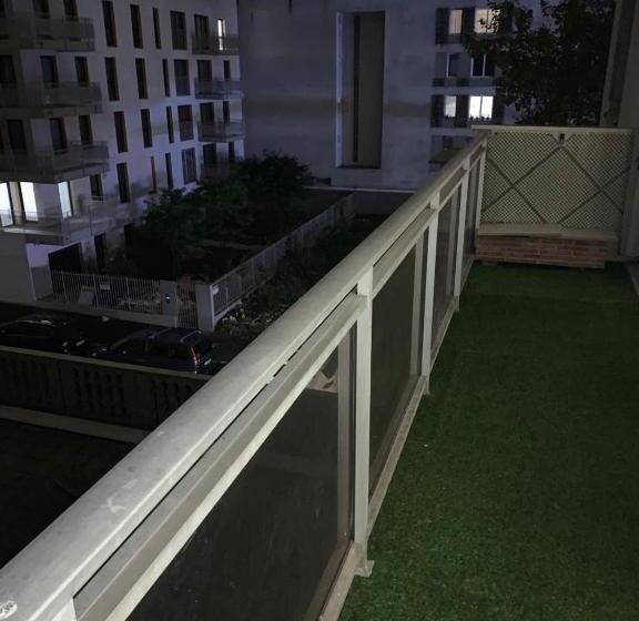 Nocleg ze śniadaniem Chambre Privée Face Arrêt De Tram Proche Métro 5 Pablo Picasso, Chambres Individuelles , La Cuisine