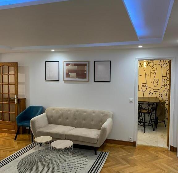 Nocleg ze śniadaniem Chambre Privée Face Arrêt De Tram Proche Métro 5 Pablo Picasso, Chambres Individuelles , La Cuisine