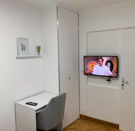 ベッドアンドブレックファースト Chambre Privée Face Arrêt De Tram Proche Métro 5 Pablo Picasso, Chambres Individuelles , La Cuisine