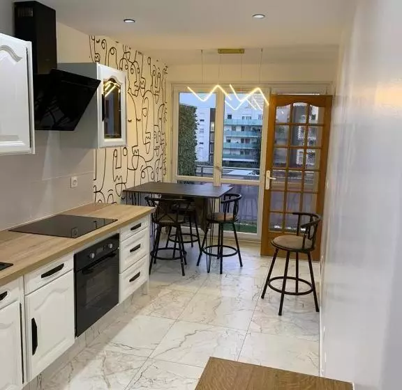 ベッドアンドブレックファースト Chambre Privée Face Arrêt De Tram Proche Métro 5 Pablo Picasso, Chambres Individuelles , La Cuisine