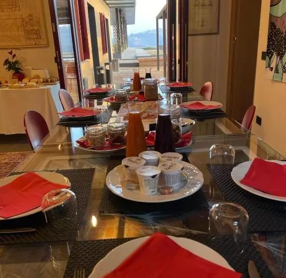 Aamiaismajoitus (B&B) Castello Di Perno Foresteria, Winery & Rooms