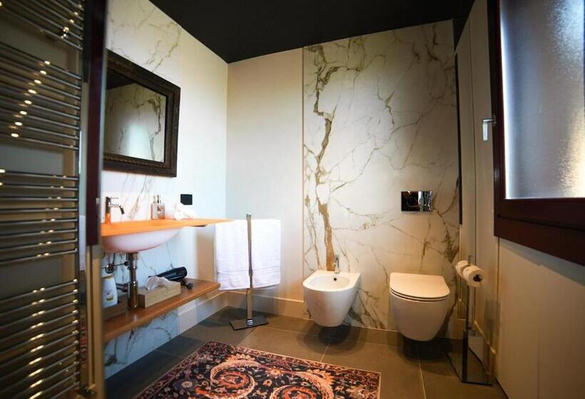 Bed and Breakfast Castello Di Perno Foresteria, Winery & Rooms