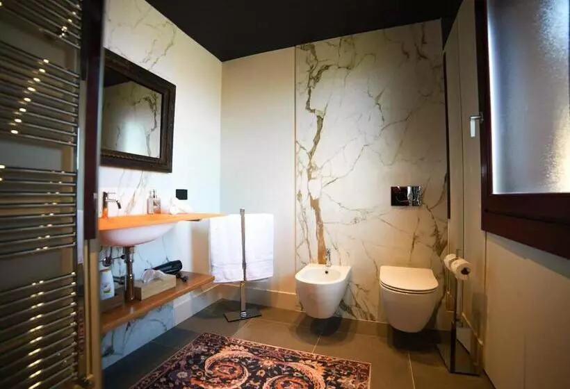 Aamiaismajoitus (B&B) Castello Di Perno Foresteria, Winery & Rooms