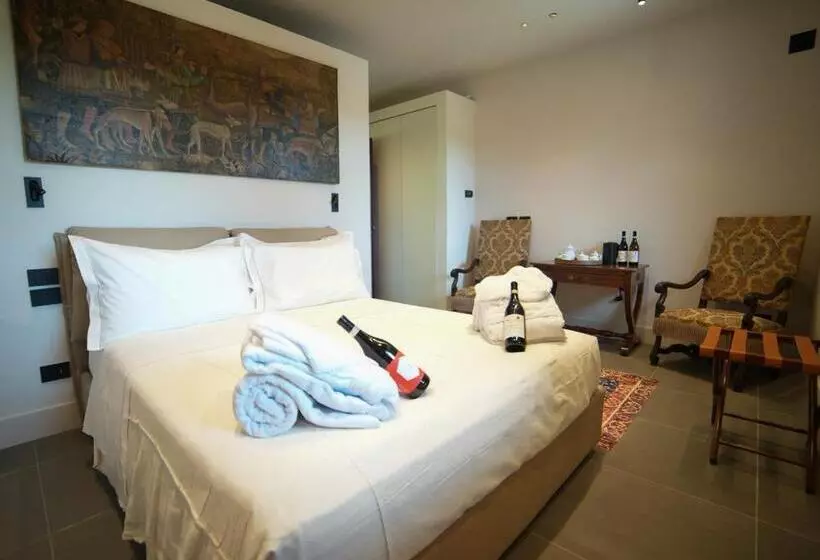 Aamiaismajoitus (B&B) Castello Di Perno Foresteria, Winery & Rooms