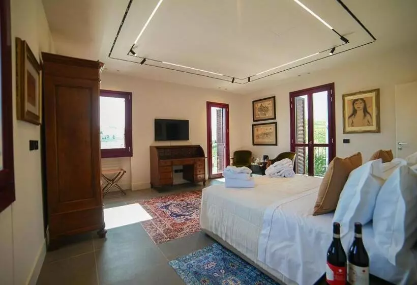 Aamiaismajoitus (B&B) Castello Di Perno Foresteria, Winery & Rooms