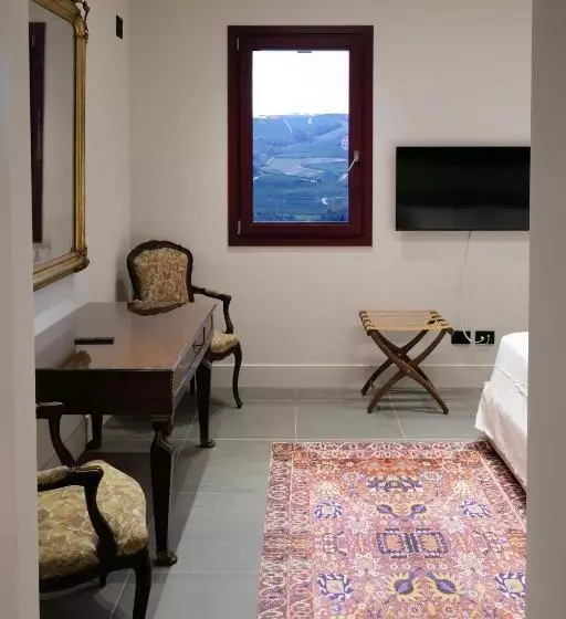 Aamiaismajoitus (B&B) Castello Di Perno Foresteria, Winery & Rooms