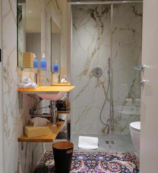 Bed and Breakfast Castello Di Perno Foresteria, Winery & Rooms