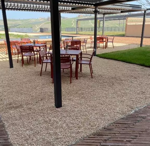 Aamiaismajoitus (B&B) Castello Di Perno Foresteria, Winery & Rooms