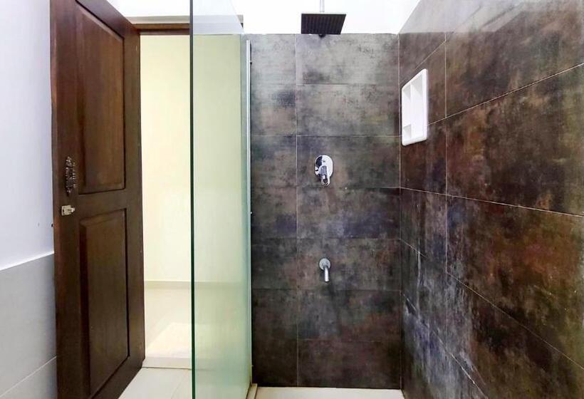 مبيت وإفطار Mirissa Marin Wall Villa Deluxe Triple Room