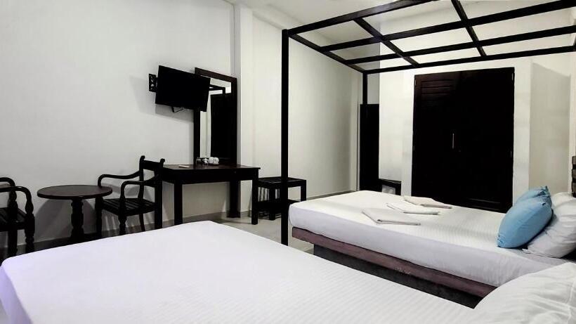 مبيت وإفطار Mirissa Marin Wall Villa Deluxe Triple Room