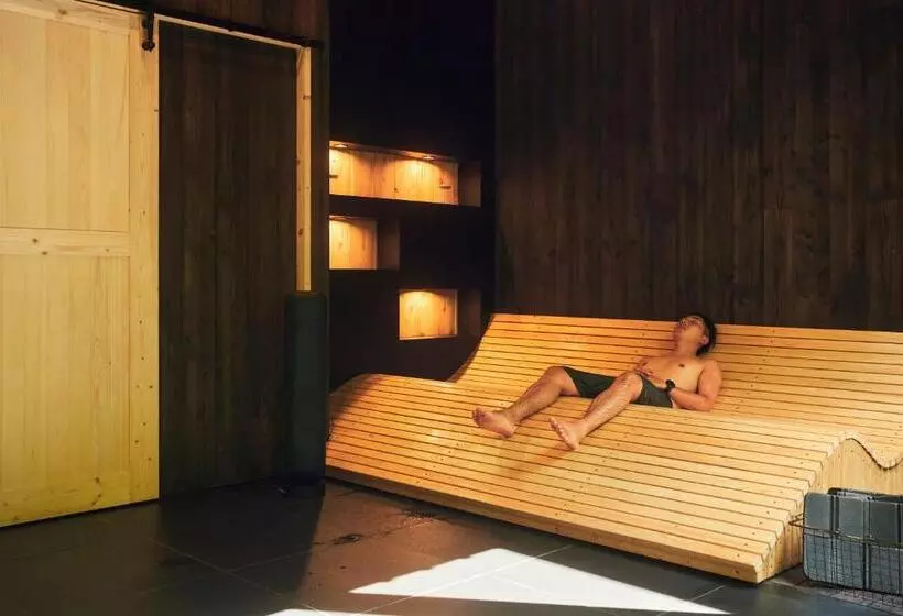 Hotelli 自然人村