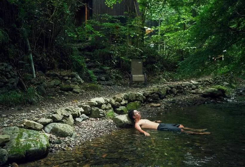 Hotelli 自然人村