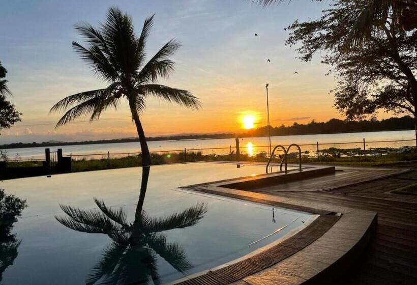 Отель Lake Park