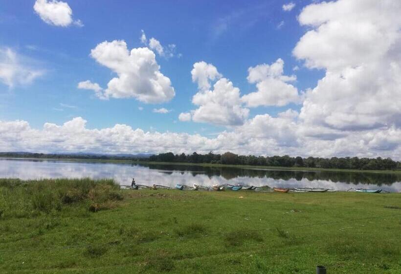 Отель Lake Park