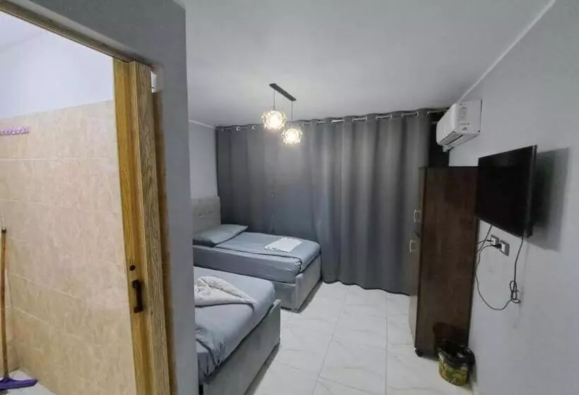 هتل Nada Hostel