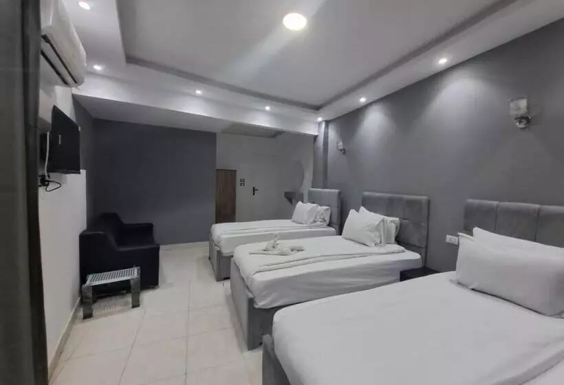 هتل Nada Hostel