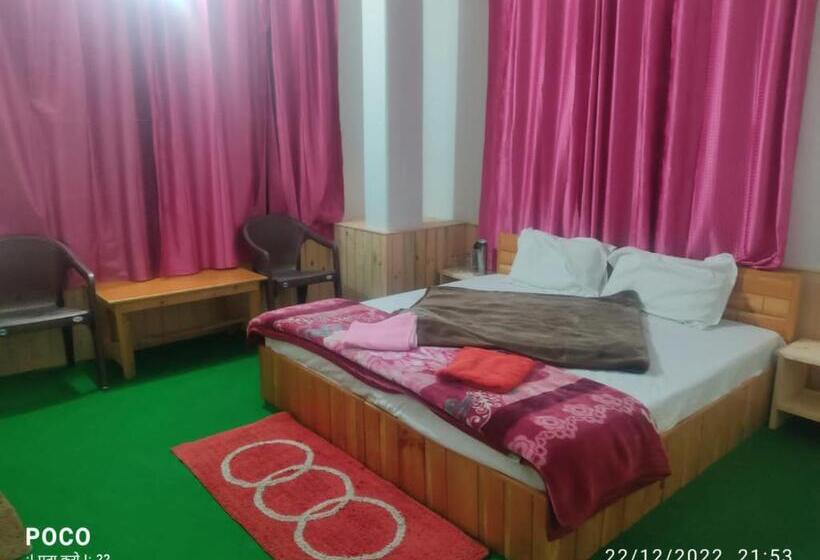 בית מלון כפרי The Claud Inn