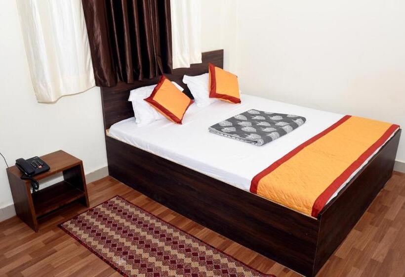 فندق Unique Palace Room And Restaurant