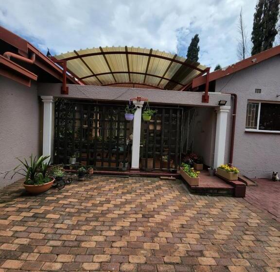 Pension Susan Rest And Stay Over Cathy Str, Brackendowns Stays