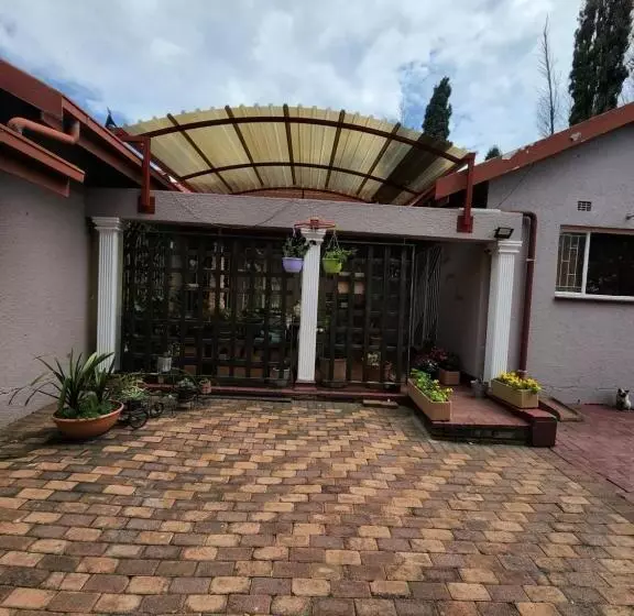 ペンション Susan Rest And Stay Over Cathy Str, Brackendowns Stays