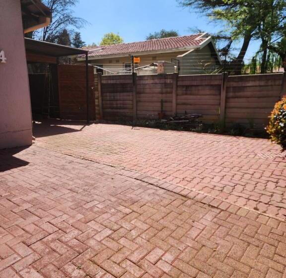 Pension Susan Rest And Stay Over Cathy Str, Brackendowns Stays