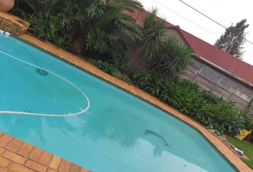 Pension Susan Rest And Stay Over Cathy Str, Brackendowns Stays