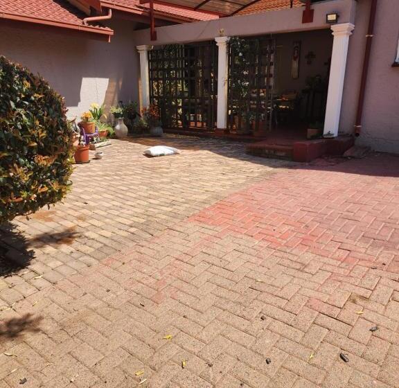 Pension Susan Rest And Stay Over Cathy Str, Brackendowns Stays