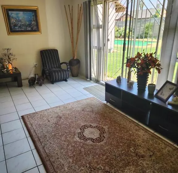 ペンション Susan Rest And Stay Over Cathy Str, Brackendowns Stays